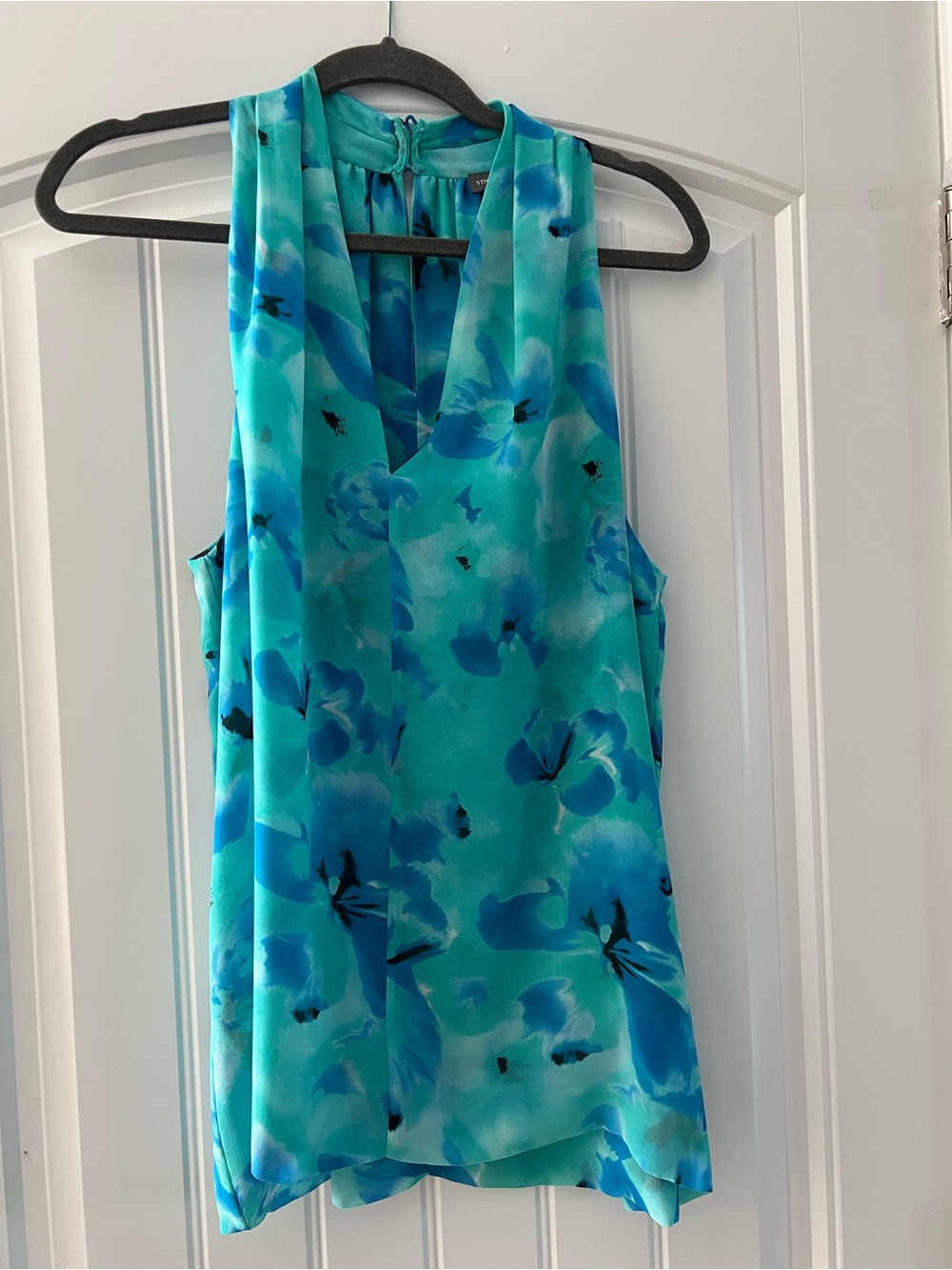 Vince Camuto Turquoise & Blue Floral V-Neck Sleeveless Camisole
